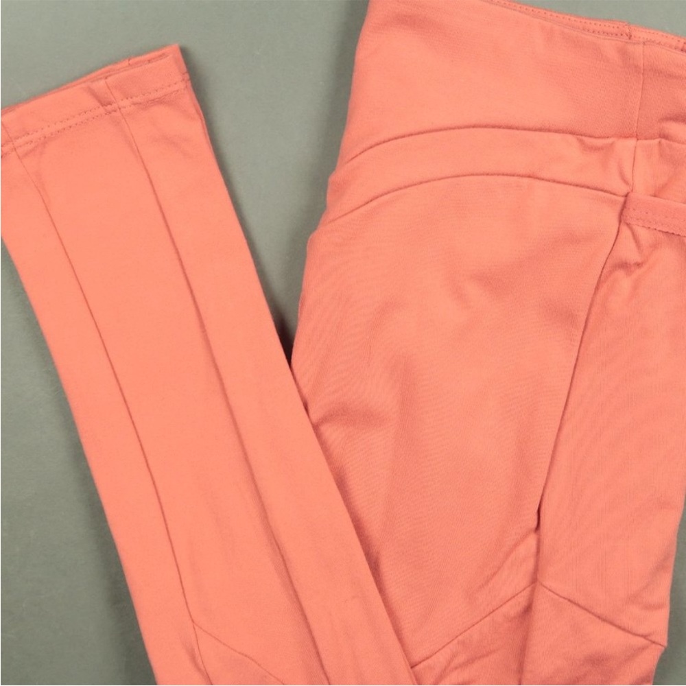 Gymshark Legacy Fitness Leggings in Peach
Size Small